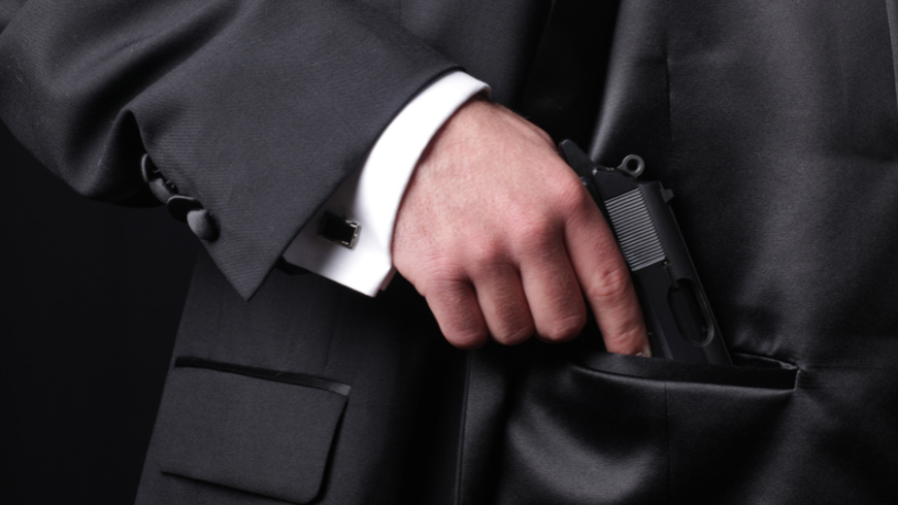 Análise da decisão judicial sobre porte de arma e crime ambiental, por Alexandre Victor De Carvalho.