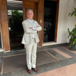 Leonardo Manzan destaca que o creditamento no IVA brasileiro redefine custos e eficiência nos contratos contínuos de energia.