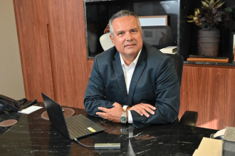 Critérios técnicos e responsabilidade profissional na condução de grandes obras de engenharia ganham profundidade quando analisados à luz da experiência de Elmar Juan Passos Varjão Bomfim.