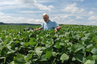 Aldo Vendramin analisa a eficiência hídrica como base da produtividade no campo.