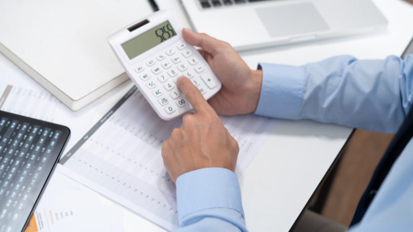 Neste artigo, Victor Boris Santos Maciel explica os cuidados tributários necessários para empresas que utilizam o Pix em suas operações.